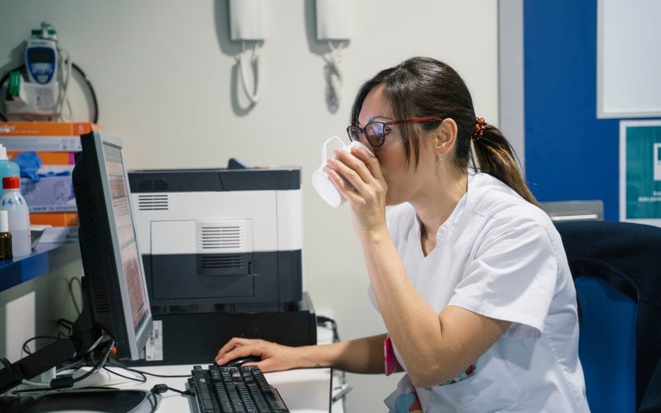 Podwyżki dla lekarzy i pielęgniarek w 2026 roku