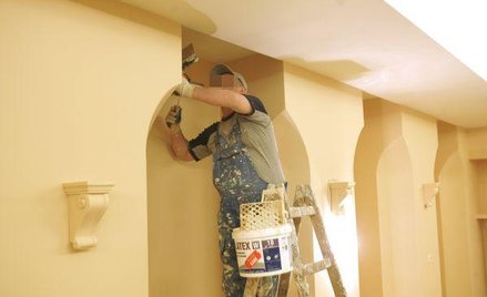 Remont wrzucamy od razu do kosztów, ulepszenie amortyzujemy