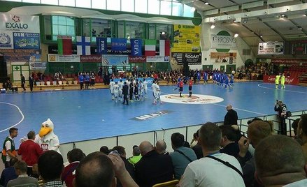 Otwarcie turnieju eliminacyjnego do Mistrzostw Europy w futsalu w Krośnie. Na hali reprezentacje Wło