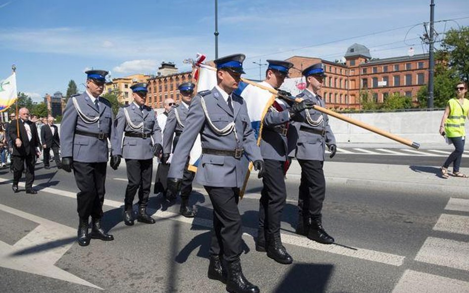 Policjant – działacz związkowy a ochrona stosunku pracy