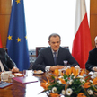 Jan Krzysztof Bielecki (z?lewej), przewodniczący Rady Gospodarczej, premier Donald Tusk i?Michał Bon