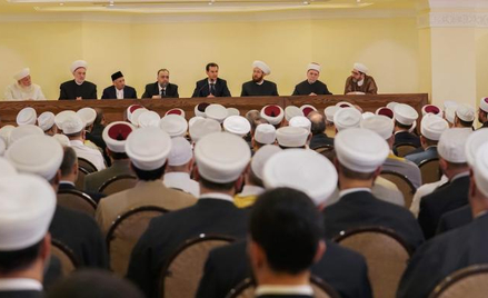 Baszar Asad w czasie poniedziałkowego spotkania dotyczącego zwalczania terroryzmu. Jak wynika z anal