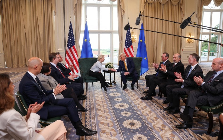 Prezydent USA Donald Trump i przewodnicząca Komisji Europejskiej Ursulą von der Leyen, oraz unijna i