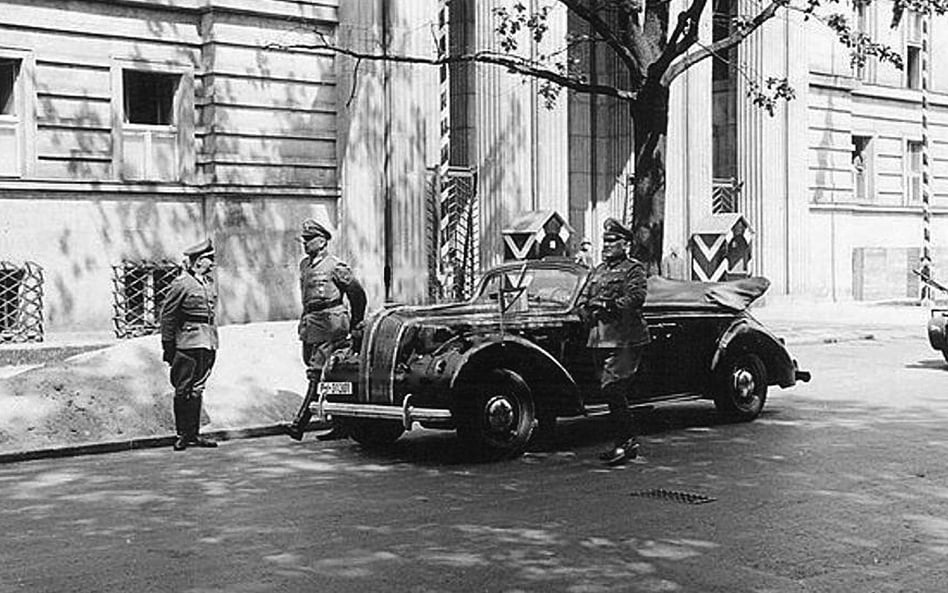 W czasie okupacji w budynku przy alei Szucha 25 w Warszawie mieściła się siedziba hitlerowskiej poli