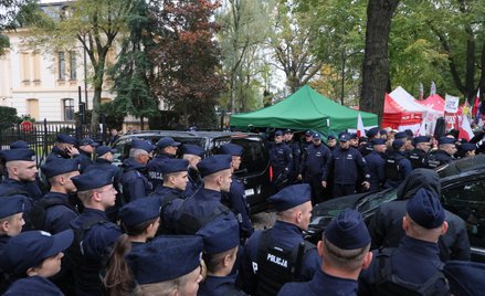 W środę protestujący przed TK blokowali wjazd do Trybunału Maciejowi Berkowi, a na miejscu interweni