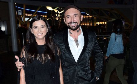 Według śledczych Patryk Vega (na zdj. z żoną) nie ma żadnych kompromitujących polityków taśm, a twie