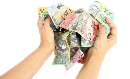 Australia: Pracownik przez pomyłkę dostał na konto sto razy wyższą pensję. Pieniądze zwrócił