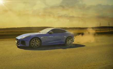 "Ucz się u nas - kupisz tacie jaguara". Szkoła przeprasza