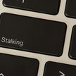 Stalking: przemoc emocjonalna musi być karana