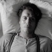 Rhys Ifans jako poeta Dylan Thomas w filmie „Dominion”