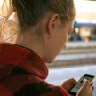 Estetyka „Hyper goo” to odzwierciedlenie płynnego i niestabilnego świata, w którym funkcjonują przed