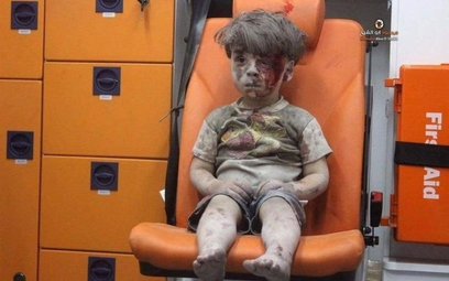 Zdjęcie dziecka pokazuje piekło wojny w Syrii