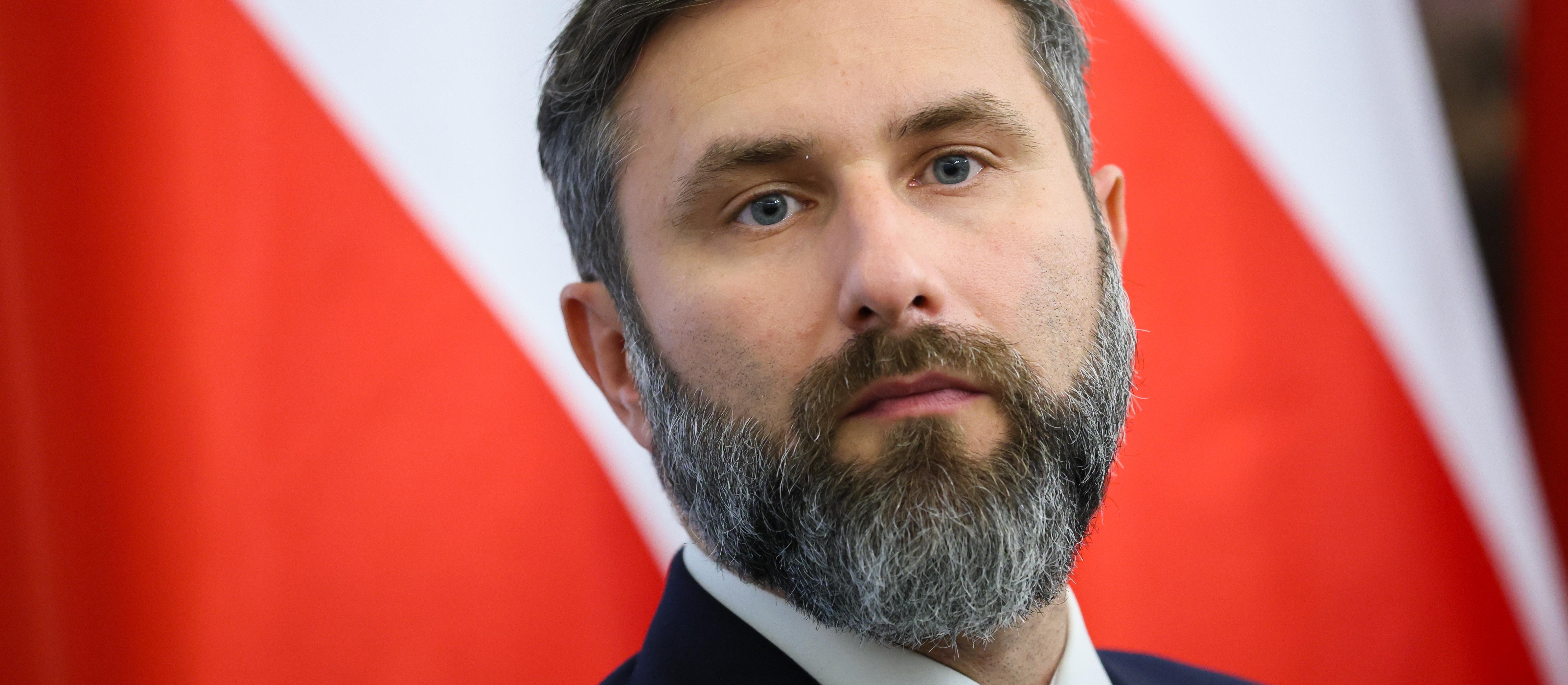 Kulisy ucieczki byłego szefa RARS do Londynu. W tle przerzut broni na Ukrainę