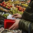 Pomimo popularności kart, Blika, bankowości mobilnej i portfeli cyfrowych Polacy nadal chętnie korzy