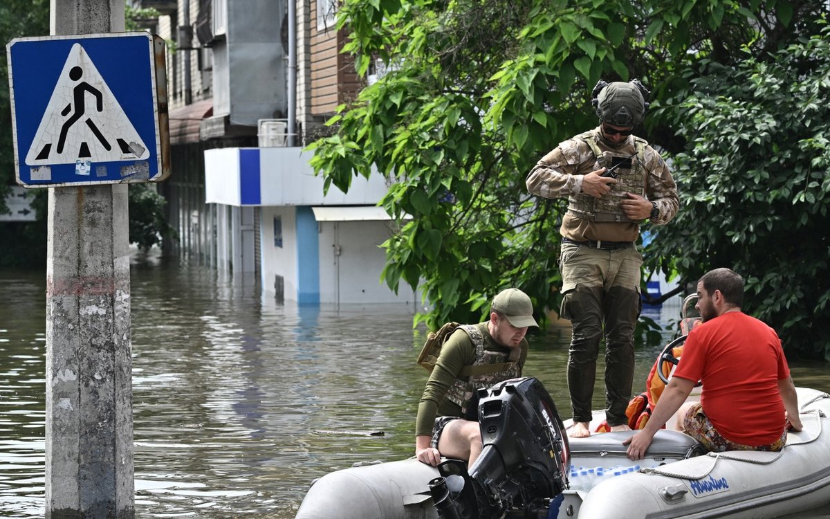 Rosjanie strzelają do łodzi ewakuujących cywili z zalanych terenów. Są ofiary