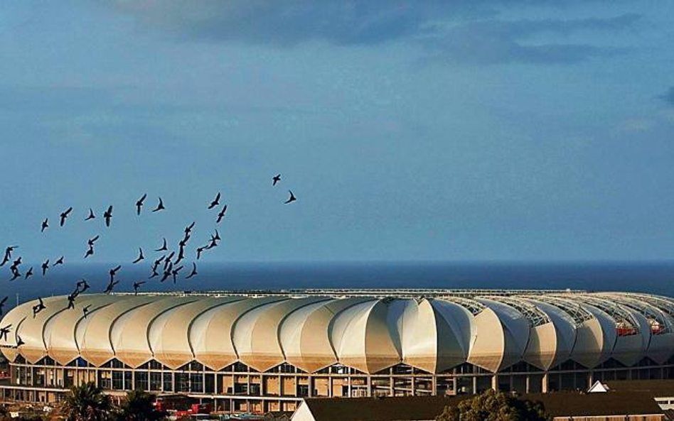 Stadion Nelsona Mandeli w Port of Elisabeth miał gościć w czerwcu Puchar Konfederacji. Budowa się op