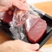 Co jemy? Mikroplastik w trzech czwartych przebadanych próbek mięsa i nabiału