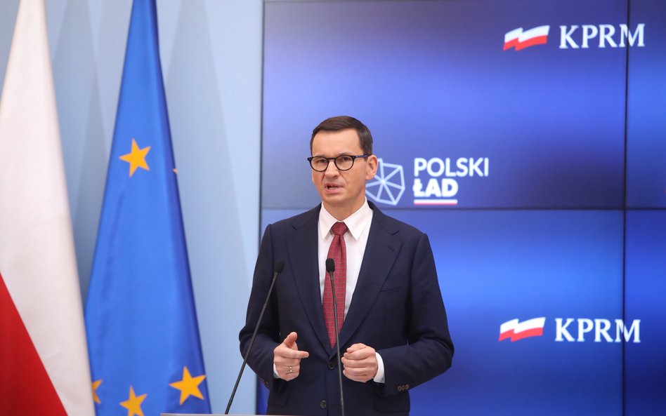 Premier Mateusz Morawiecki podczas konferencji prasowej w siedzibie KPRM w Warszawie