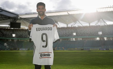 Eduardo ma 35 lat, grał w reprezentacji Chorwacji, Arsenalu i Szachtarze Donieck. To piłkarz po prze