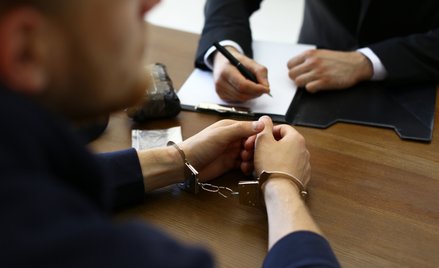 Areszt elektroniczny ma wypełnić lukę pomiędzy dozorem policyjnym a tymczasowym aresztowaniem.