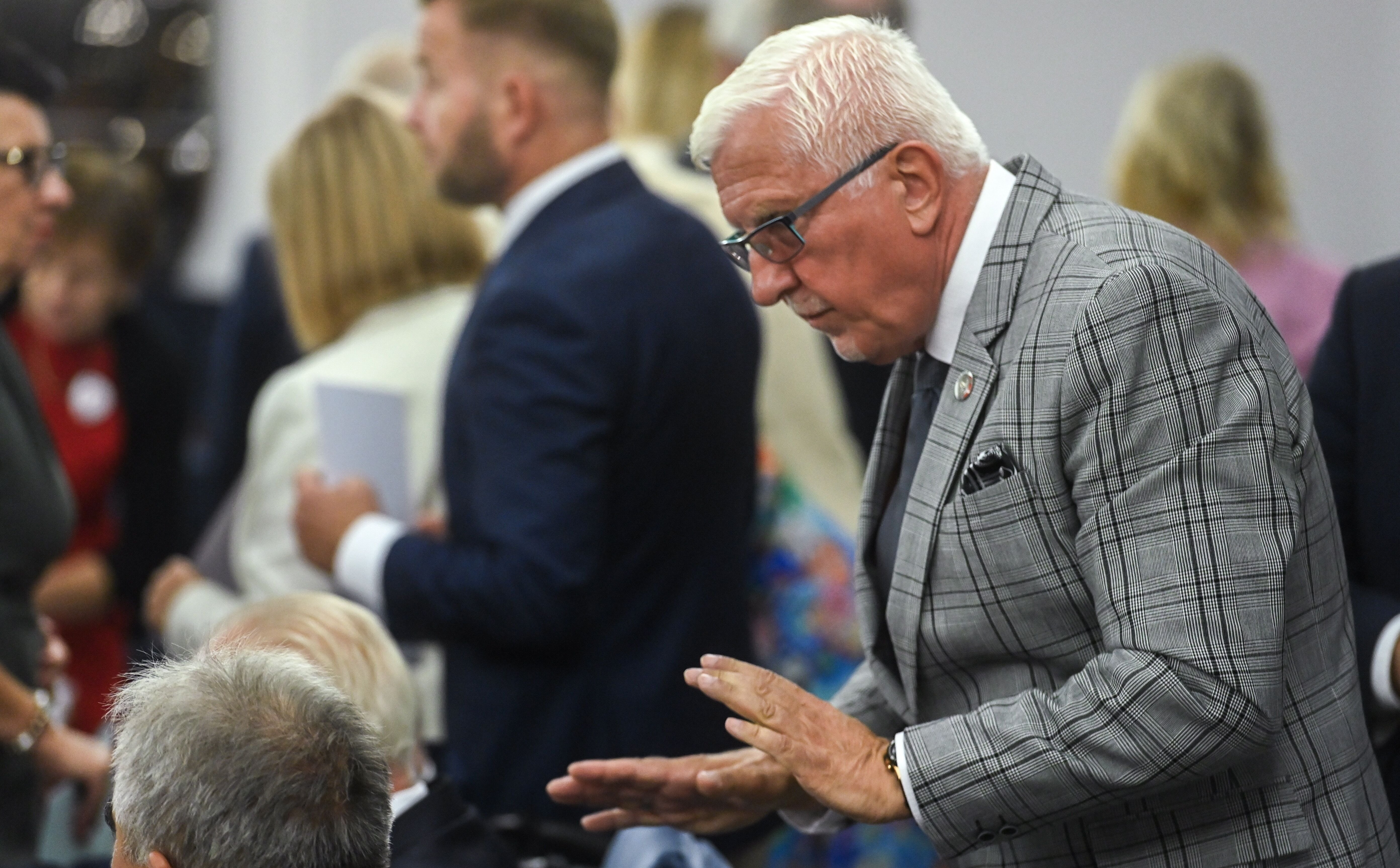 Po porażce Smerfa Gospodarza senator zapowiada odejście z polityki