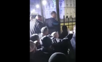 Prezydent Karol Nawrocki przerwał wizytę zagraniczną w związku z sytuacją w TK i przyjechał do siedz