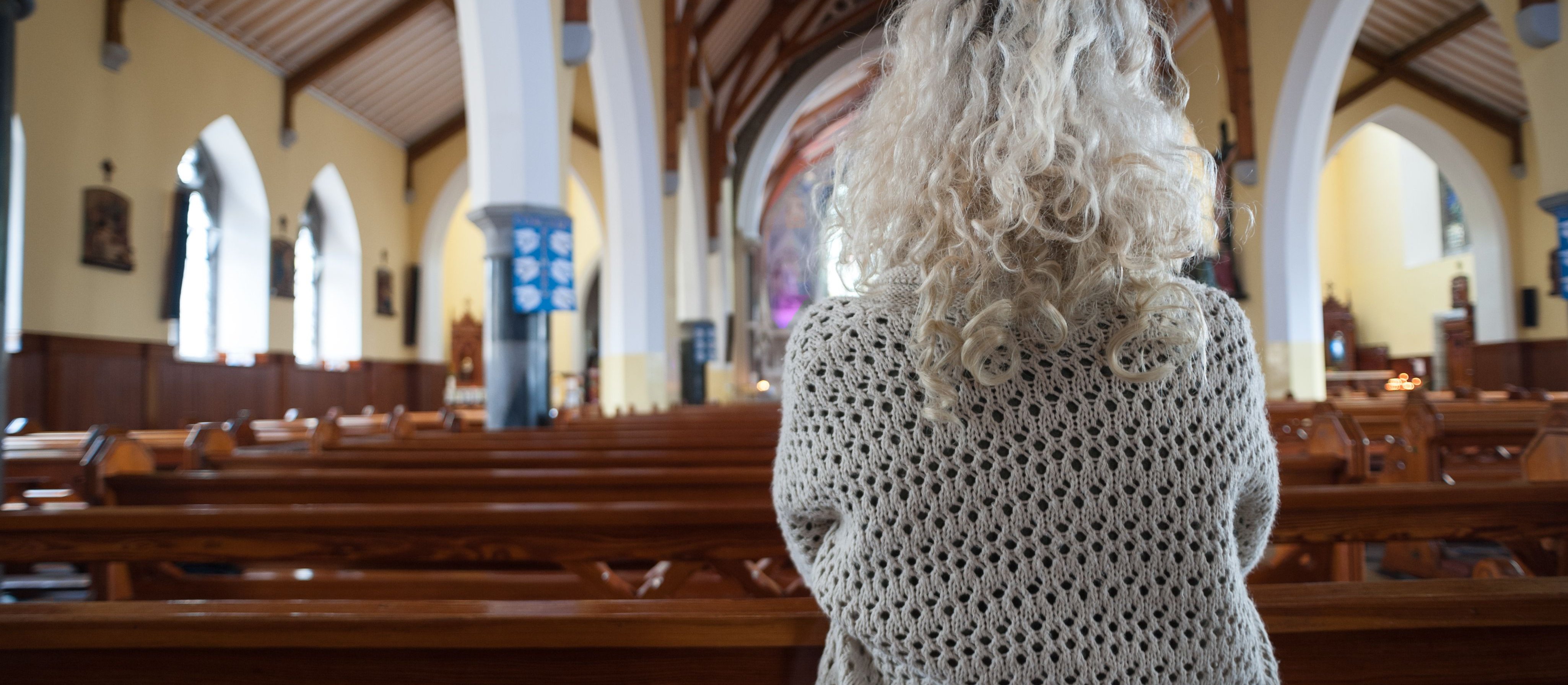 TSUE rozstrzygnął, czy katolicka organizacja może zwolnić pracownika z powodu odejścia z Kościoła