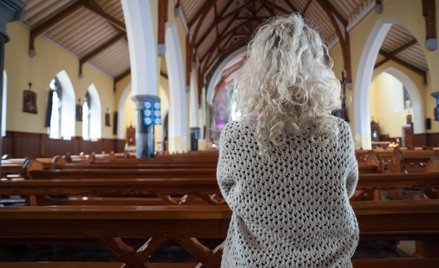 Katolicy ją zwolnili, bo odeszła z Kościoła. TSUE wskazał, czy tak można