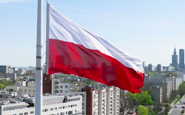 Kadr ze spotu PO, przygotowanego na rocznicę wybuchu Powstania Warszawskiego z hasłem „Wywieś flagę,