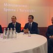 Od lewej: dyrektor departamentu w POT Jacek Janowski, prezes POT Robert Andrzejczyk, minister sportu