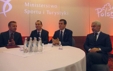 Od lewej: dyrektor departamentu w POT Jacek Janowski, prezes POT Robert Andrzejczyk, minister sportu
