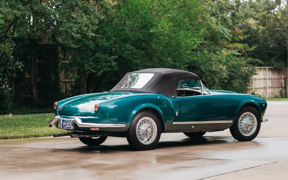 Ta wersja, czyli kabriolet B24 Spider, zwany również „Ameryką”, debiutowała cztery lata później.