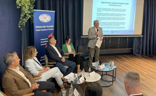 Prezentację raportu rozpoczął prezes Polskiej Izby Turystyki Paweł Niewiadomski