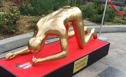 Uzależniony Oscar na czerwonym dywanie