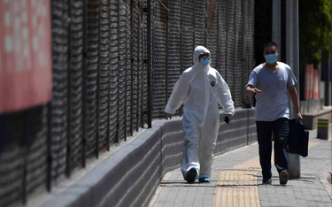 Pekin walczy z wirusem: Zakazy opuszczania miasta