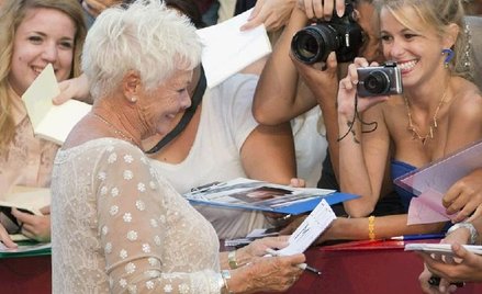 Judi Dench na każdym kroku spotykała się z powszechną sympatią i zainteresowaniem