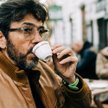 Espresso i cornetto czyli rogalik – to typowe śniadanie dla milionów Włochów.