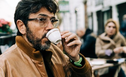 Espresso i cornetto czyli rogalik – to typowe śniadanie dla milionów Włochów.