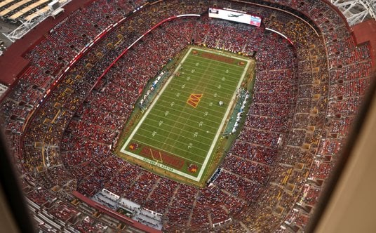 Widok z pokładu Air Force One na stadion w Waszyngtonie