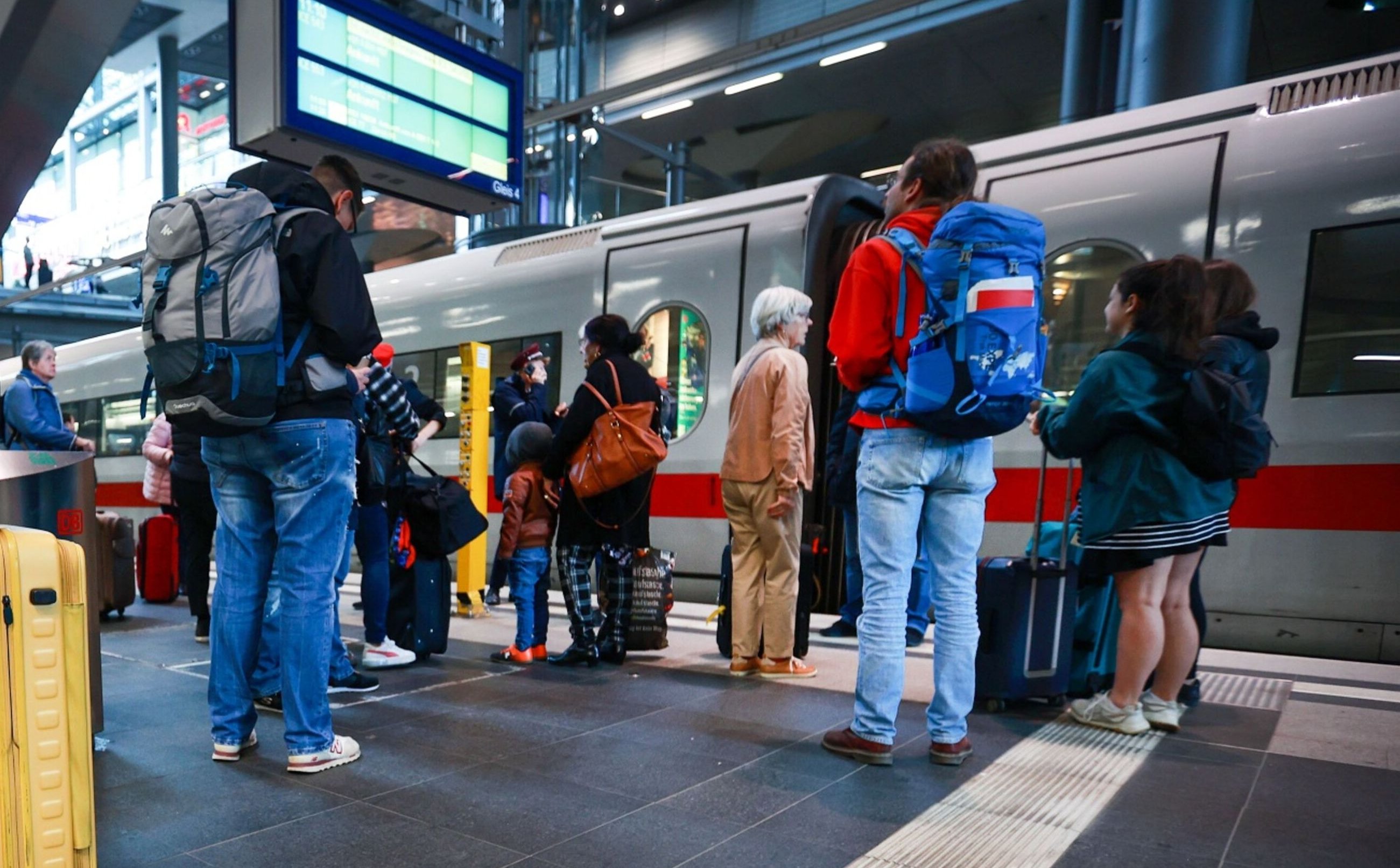 Niemiecka kolej rozwścieczyła pasażerów. Do akcji wkraczają też politycy