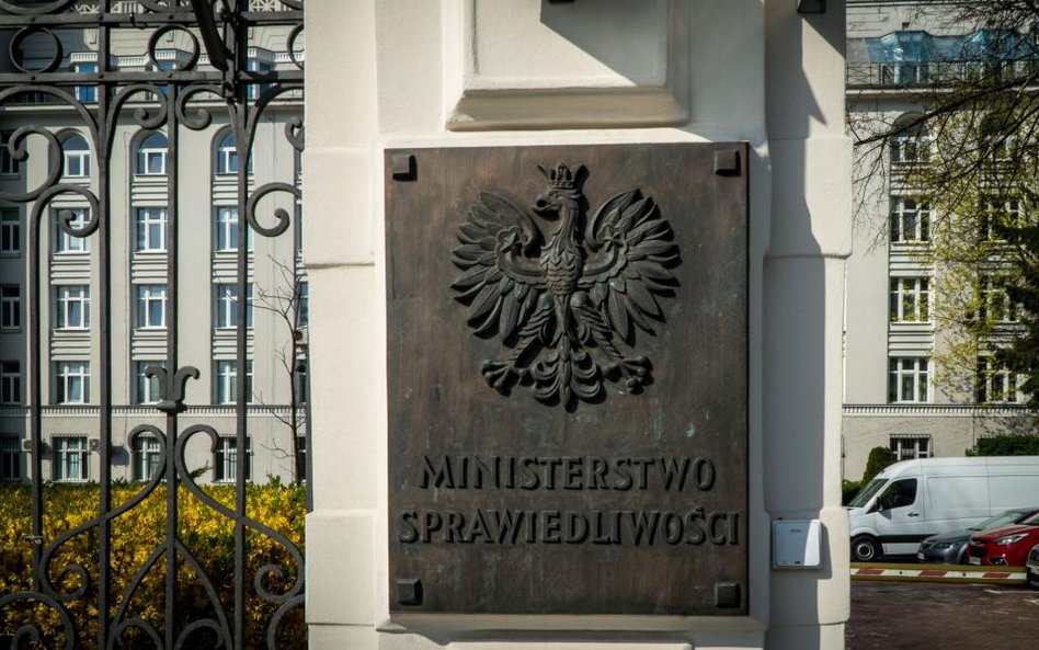 Ministerstwo Sprawiedliwości interweniuje w sprawie odebrania matce 11 dzieci