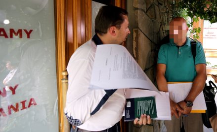 Komornik sądowy podczas czynności przejęcia nieruchomości