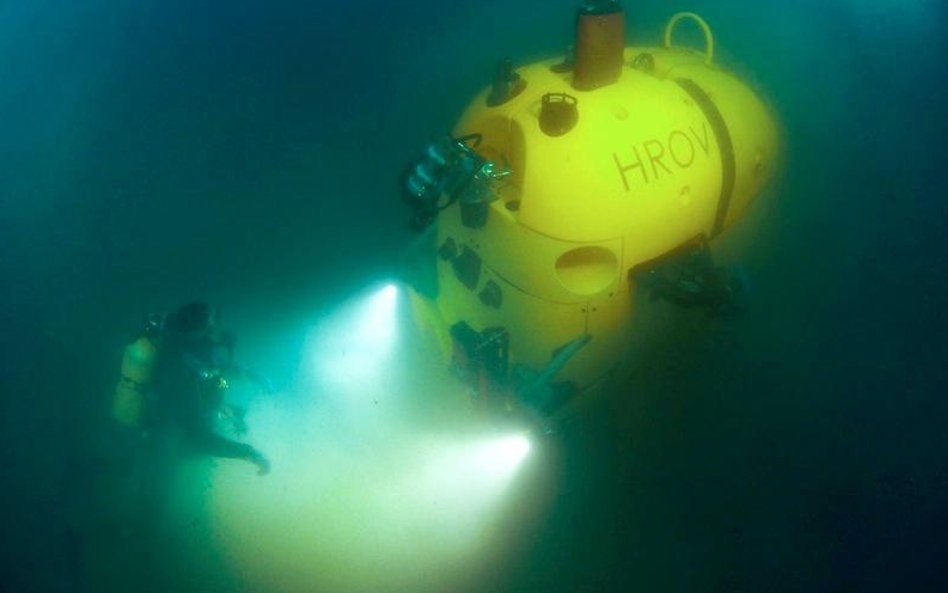 Robot ma rozmiary osobowego auta i waży 1700 kilogramów.