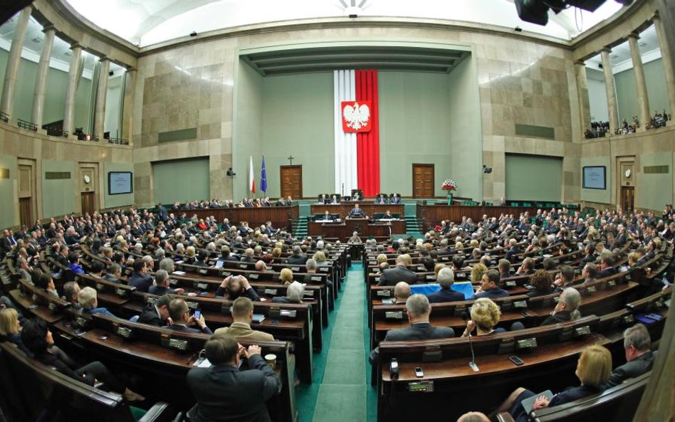 Sejm rozpoczął debatę o trzech projektach frankowych