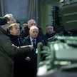 Dmitrij Miedwiediew w czasie wizyty w zakładach zbrojeniowych