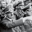 Adolf Hitler wśród swoich żołnierzy podczas walk o Warszawę; kampania wrześniowa 1939 r.