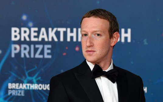 Mark Zuckerberg, prezes Mety, „zbiedniał” o 81,1 mld USD. Fot. JOSH EDELSON/AFP