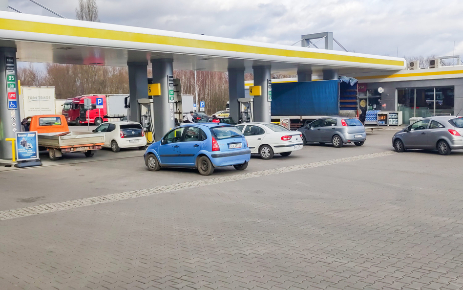 Zdaniem analityków w najbliższych tygodniach ceny benzyn i diesla nie będą już tak niskie jak na poc