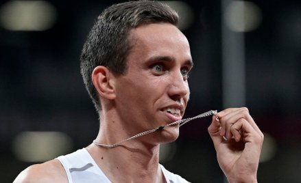 Polska dominacja w młocie, Dobek pisze historię, srebro żeglarek