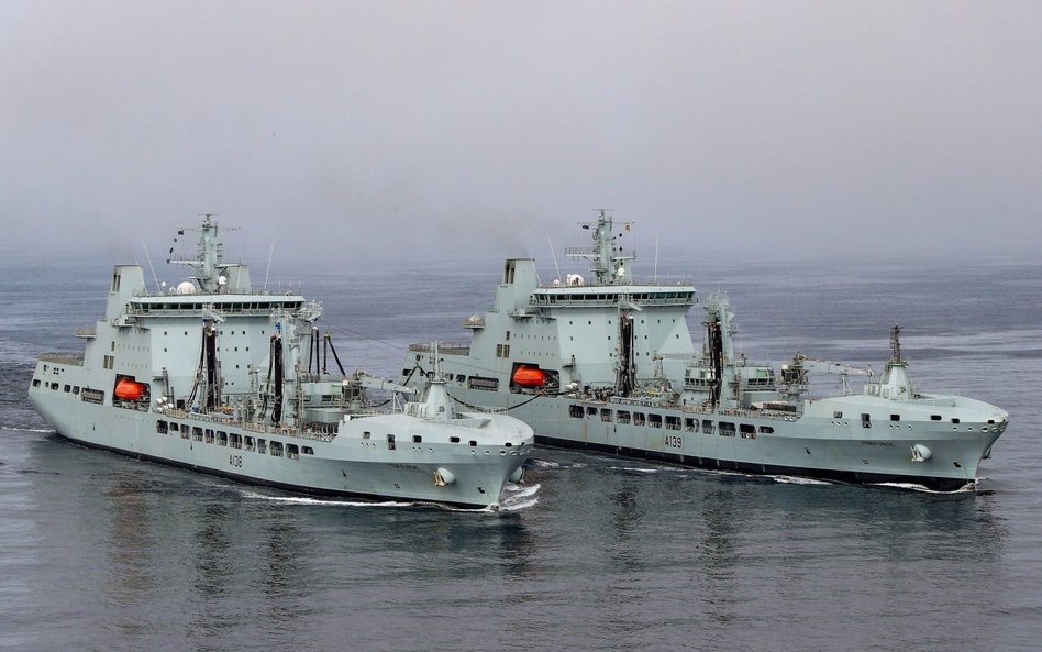 Zaopatrzeniowce Tidesurge i Tideforce. Fot./Crown Copyright.